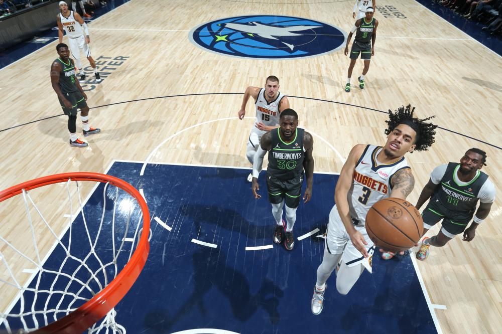 [CBA]弗格分球底角 李晓旭空位三分稳稳命中.