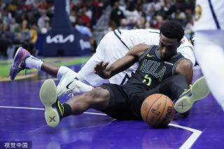 [CBA]弗格分球底角 李晓旭空位三分稳稳命中.